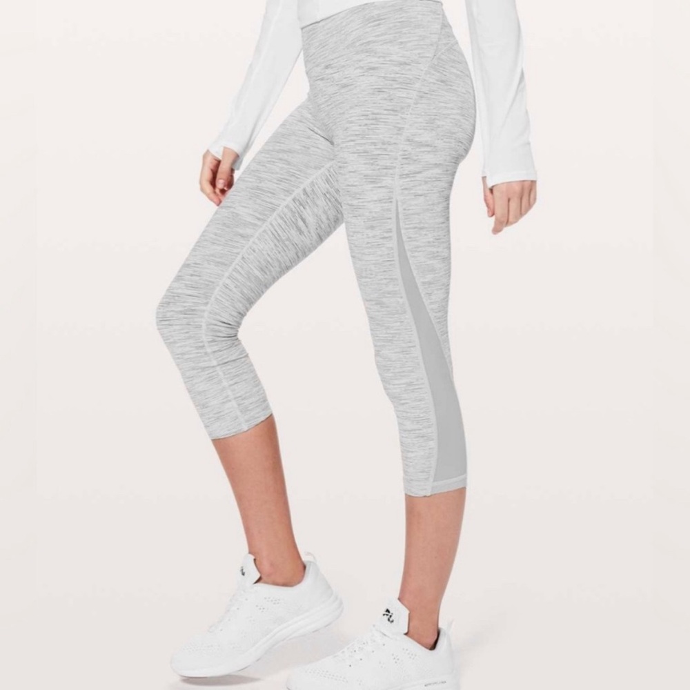 EUC Classic Lululemon Train Times 21” crop- size 6